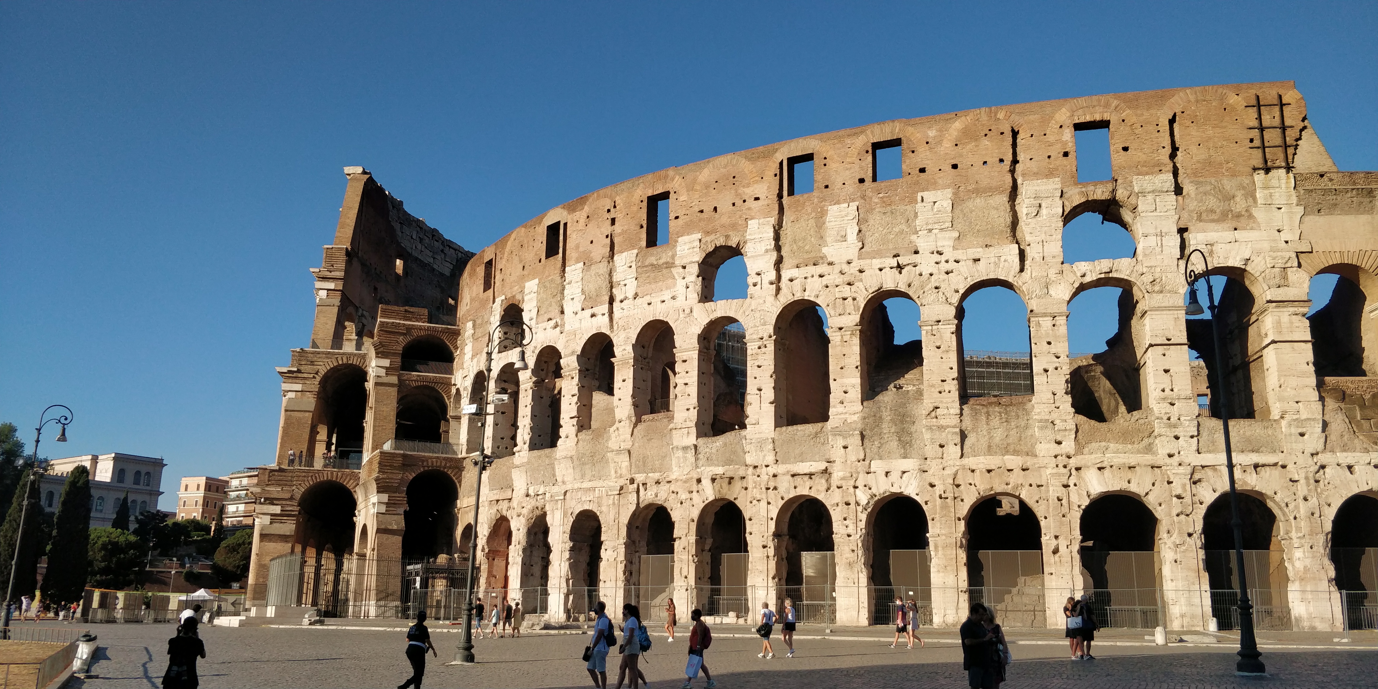 Picture of the colosseum in Rome